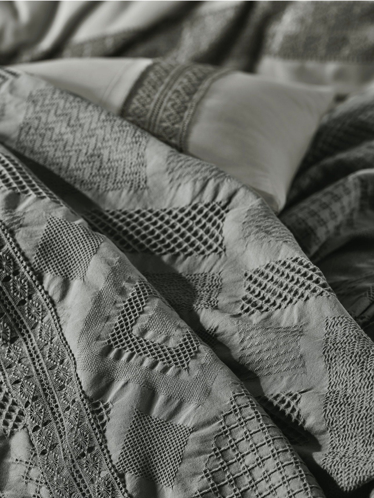 "FREYA" Openwork Bedspread
